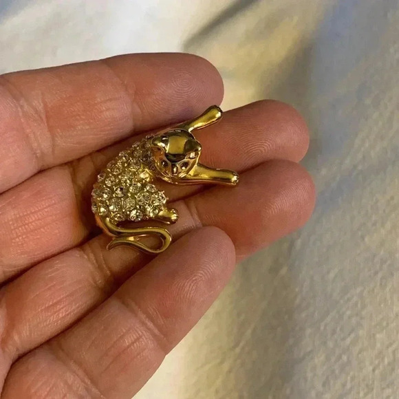Vintage SIGNED Krementz gold tone
rhinestones cat brooch like new - Picture 10 of 10